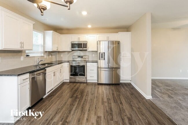 Building Photo - 5015 N Belmont Ave