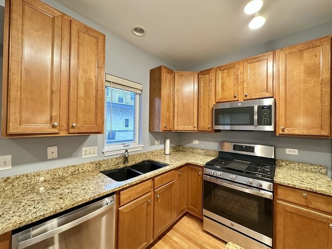 Building Photo - 3224 N Kilbourn Ave
