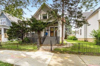 Building Photo - 58 W 113th St