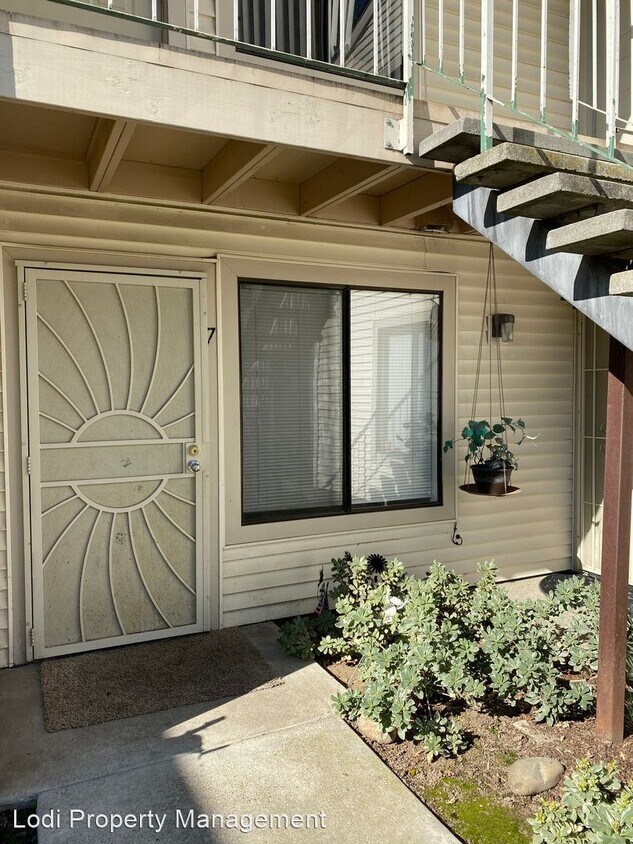 Foto principal - 2 br, 1 bath House - 2524 Winchester St #7