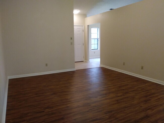 Building Photo - 1615 Akridge Dr