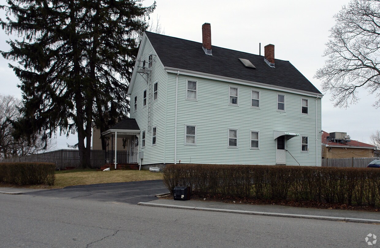 Building Photo - 4-6 Maple St