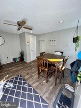 Building Photo - 125 Maple St