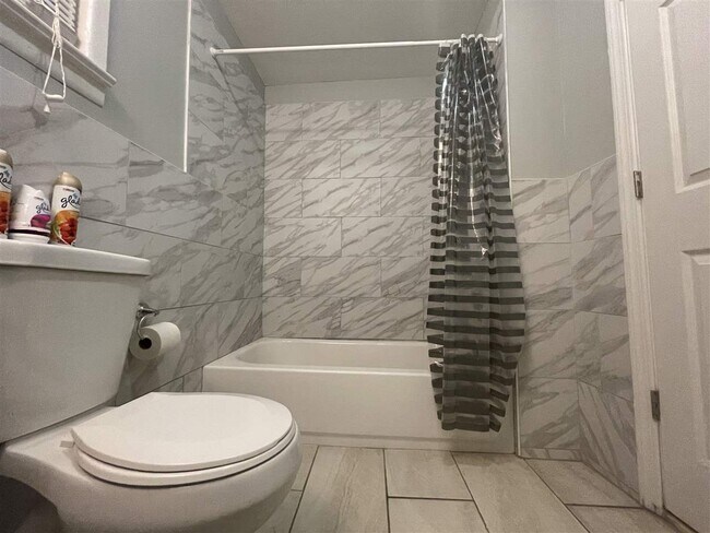 Building Photo - 40 Willow St