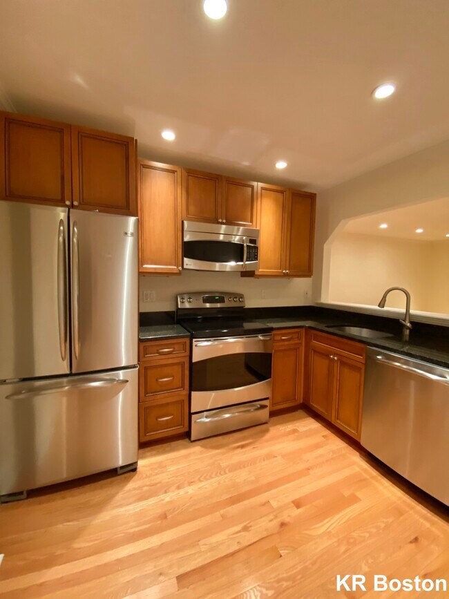 Building Photo - 48 Brattle St