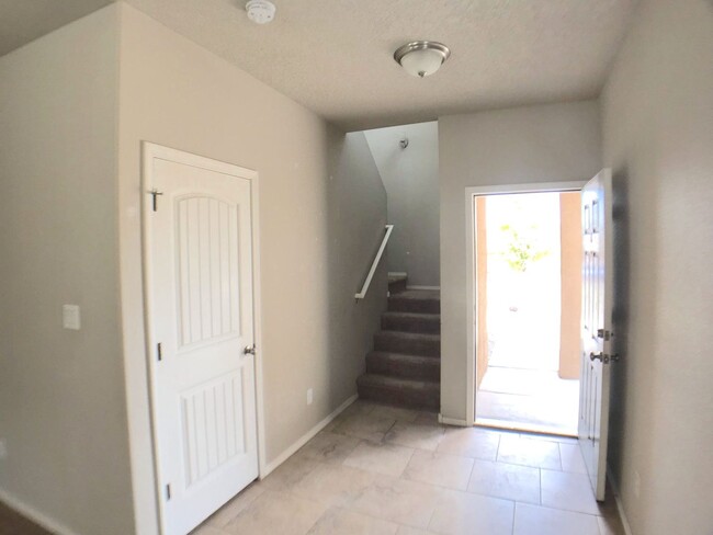 Building Photo - Northern Rio Rancho 3 bedroom. Spacious Li...