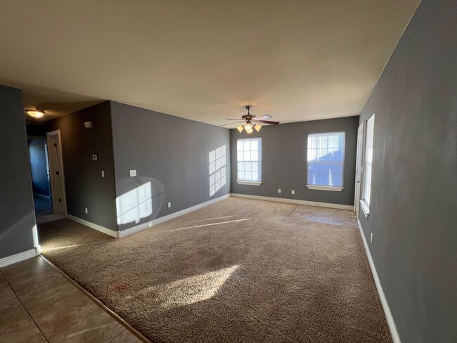 Building Photo - 3br / 2 ba Duplex coming soon.