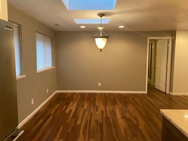 Foto del edificio - 483 E Hersey St