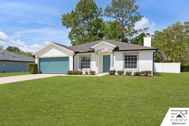 Building Photo - FULLY FENCED 3/2/2 IN THE HEART OF PALM COAST