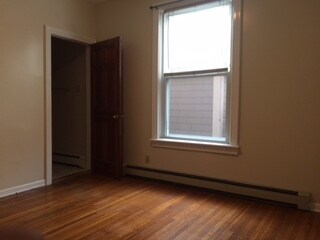 # 2 Dormitorio - 669 Potomac Ave