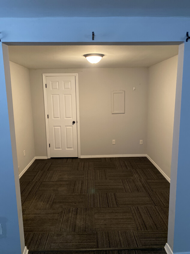 Bedroom - 188 N East St