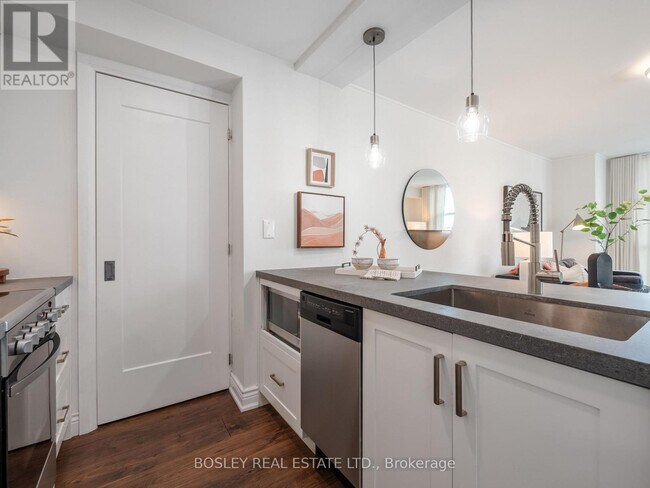 Photo du bâtiment - 903 - 409 BLOOR STREET E