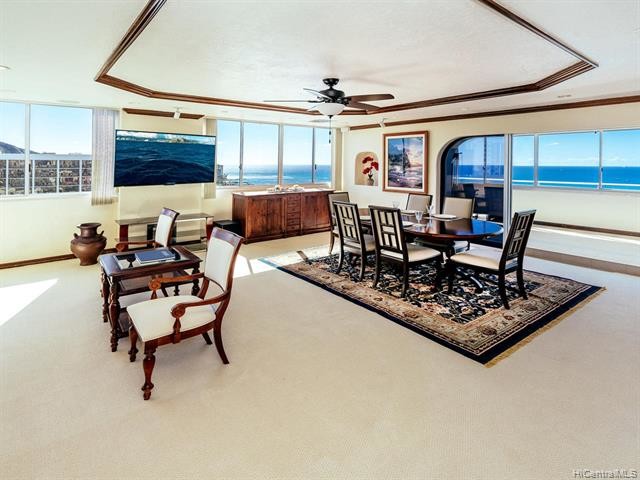 Building Photo - 2500 Kalakaua Ave