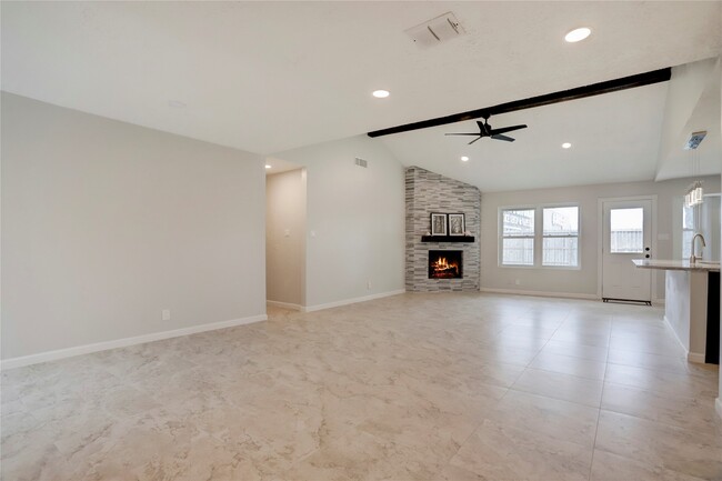 Foto del edificio - 327 Gentilly Dr