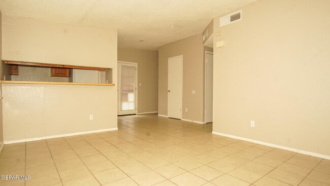 Building Photo - 2917 E Glen Dr