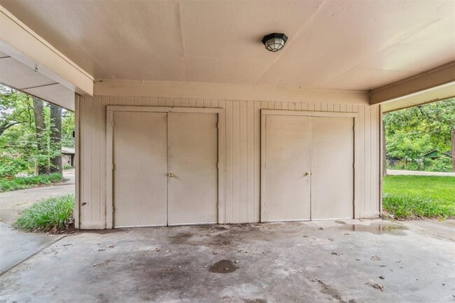 Building Photo - 6741 Tall Oaks Dr