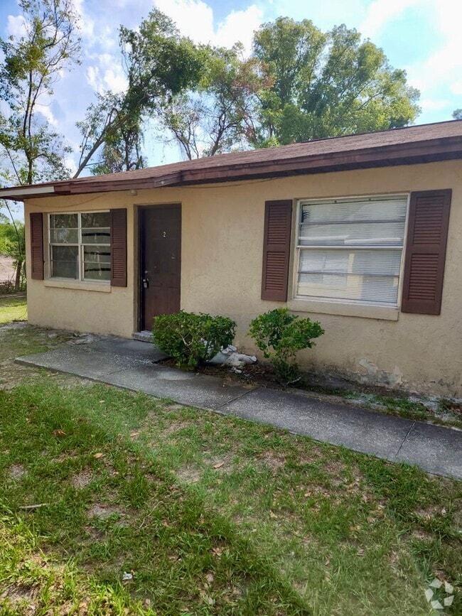 Building Photo - 1711 Birchwood Cir