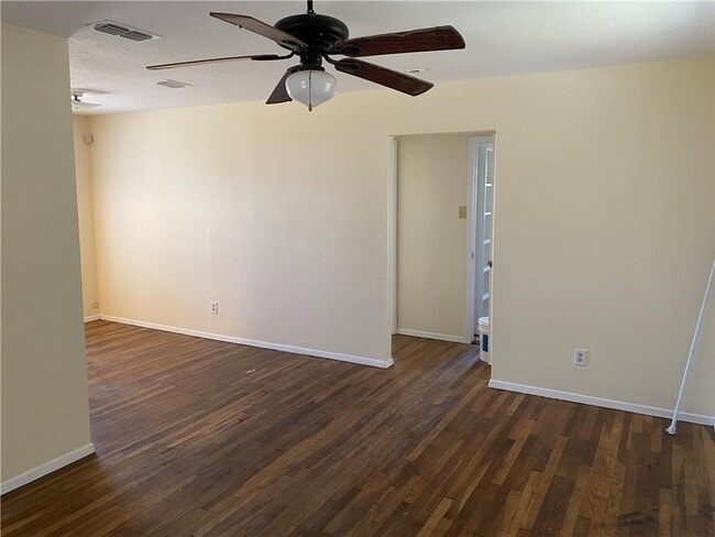 Building Photo - 802 Lantana St