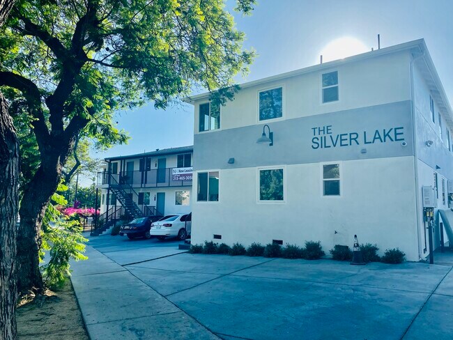 Foto del edificio - 721 Silver Lake Blvd