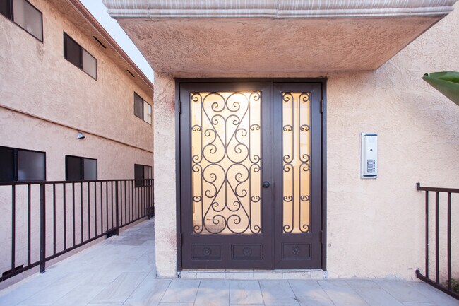 Foto del edificio - 1510 S Barrington Ave