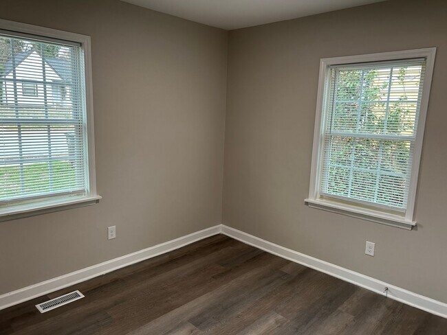 Foto del edificio - 2707 Patrick Ave