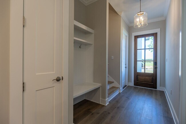 Foto del edificio - 5 Bedrooms!  Wooded Lot With No Back Neighbors • Luxury Finishes