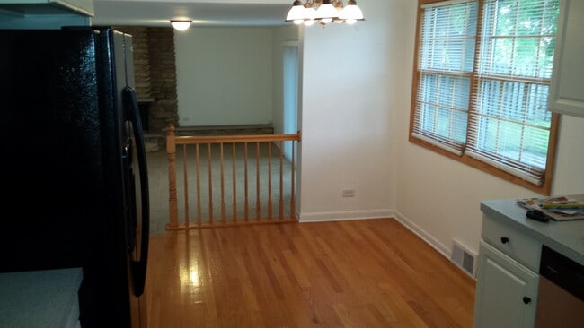 Building Photo - 1415 Rosehill Dr