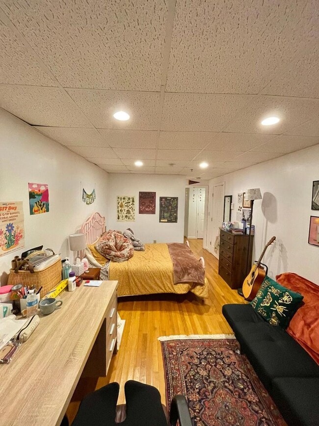Building Photo - Brookline 3 Bed / 2 Bath – Garden Unit – Brownstone Charm – 9/1 Move-In
