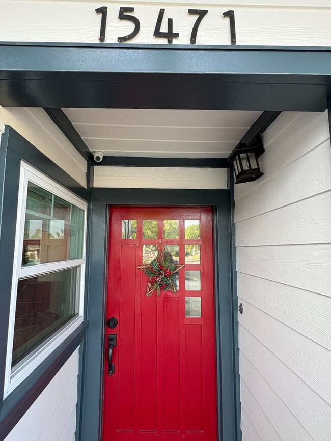 Foto del edificio - Remodeled Craftsman style 3 bedroom, 3 bathroom home - this is NOT your typical rental - Must See!!