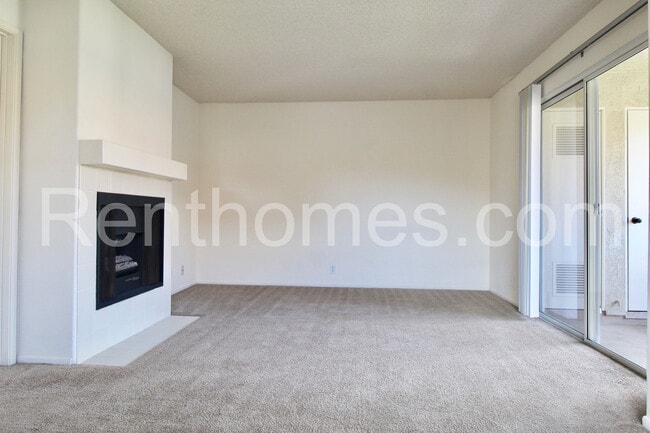 Building Photo - 10646 Aderman Ave