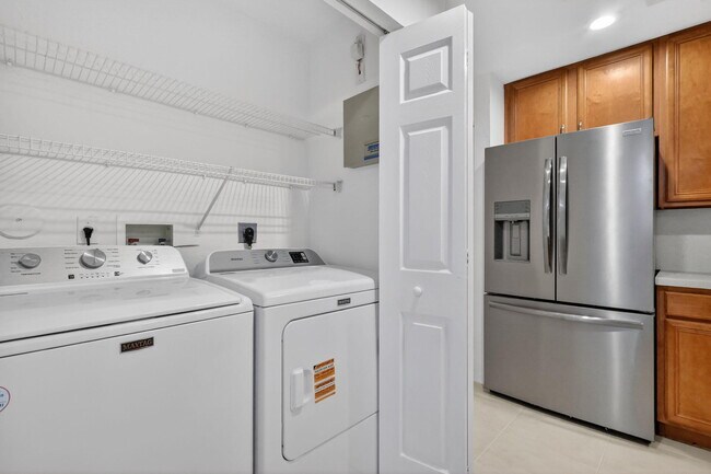 Foto del edificio - 16218 Sierra Palms Dr