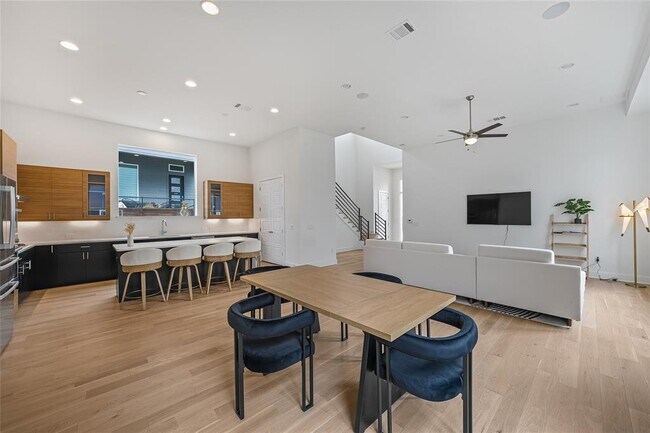 Foto del edificio - 5804 Toscana Ave