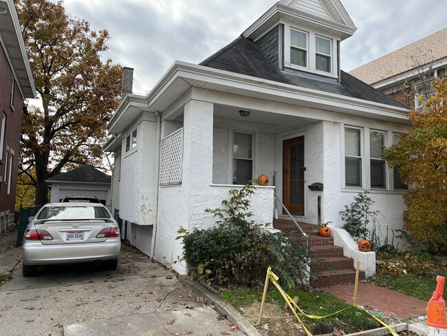 Building Photo - 527 Fortune Ave