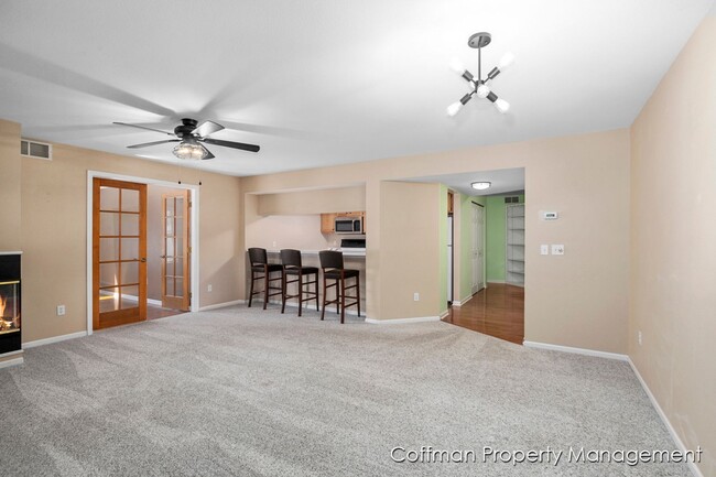 Building Photo - Woodland Creek Condo