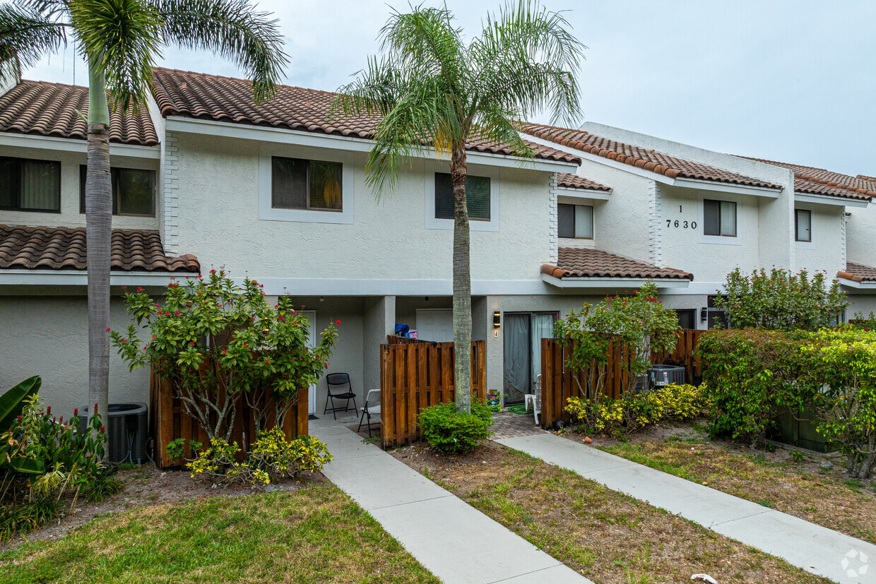 Foto del edificio - Lago Del Mar Condominiums