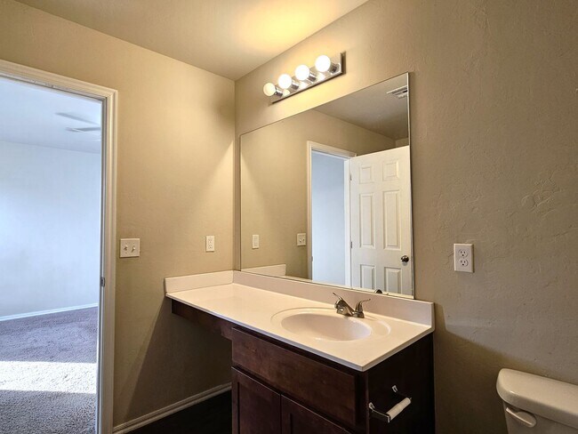 Foto del edificio - Charming 3 bedroom in the heart of Noble, OK!