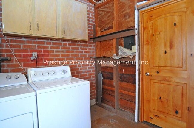 Foto del edificio - This 4/2 East Side Charmer Wont Last Long!