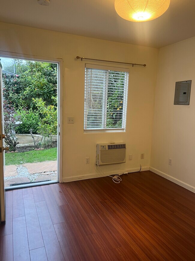 Sala de estar - 1950 S Bentley Ave