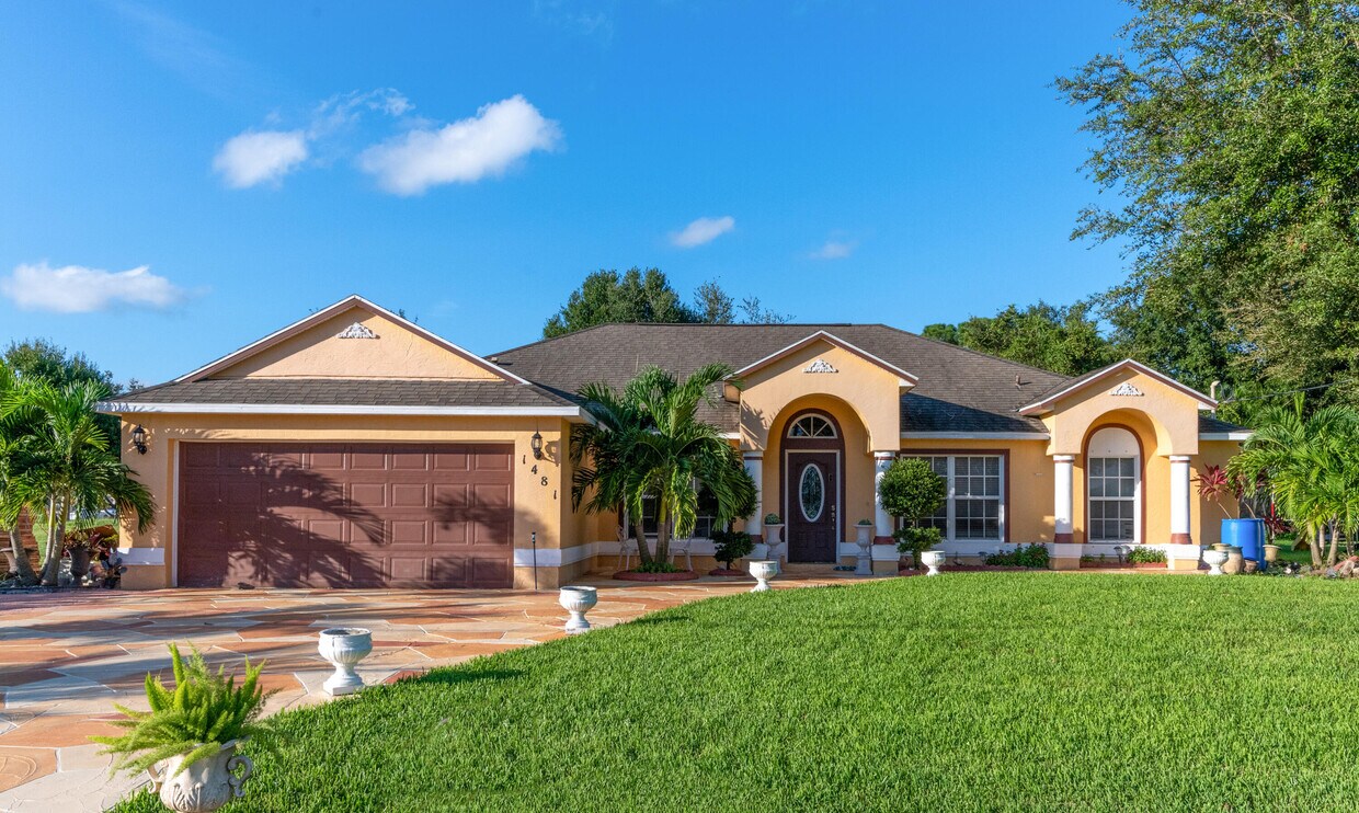 Primary Photo - 1481 SW Algardi Ln