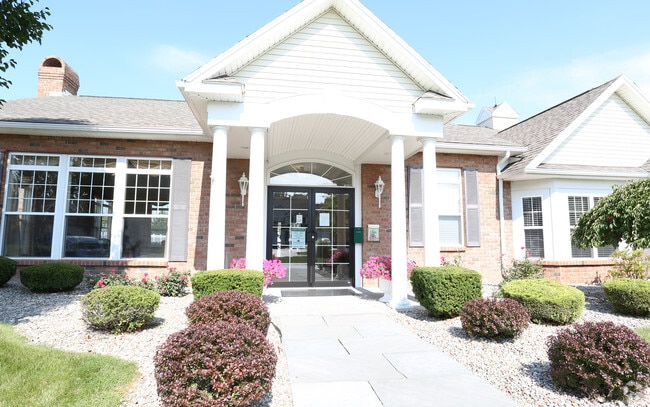 Building Photo - Webster Woods Townhouse Apartments