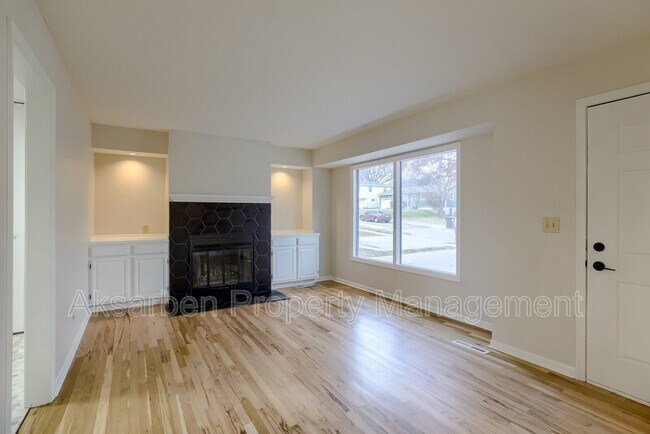 Foto del edificio - 3323 S 126th St