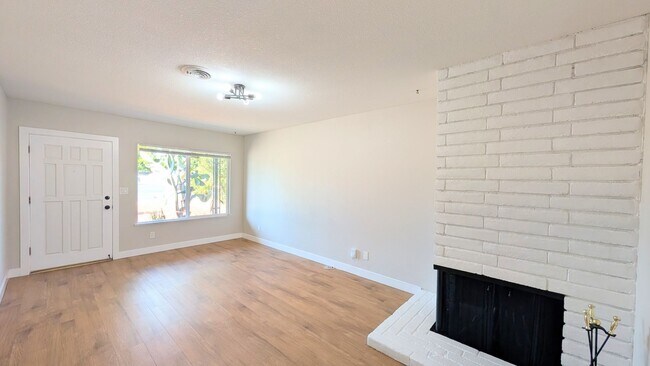 Foto del edificio - 2742 Edison Ave