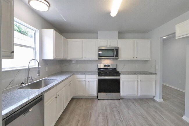 Building Photo - 19335 Otter Trail Ct