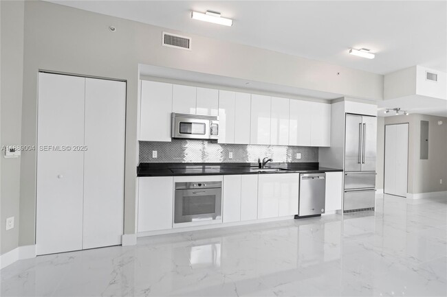 Building Photo - 92 SW 3rd St