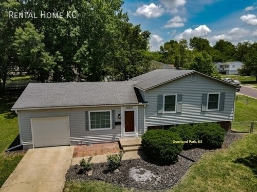 Building Photo - 3-bedroom split level  #9301
