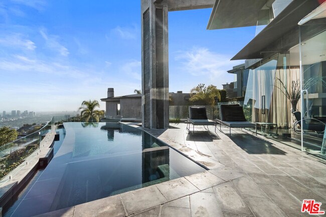 Foto del edificio - 1742 Viewmont Dr