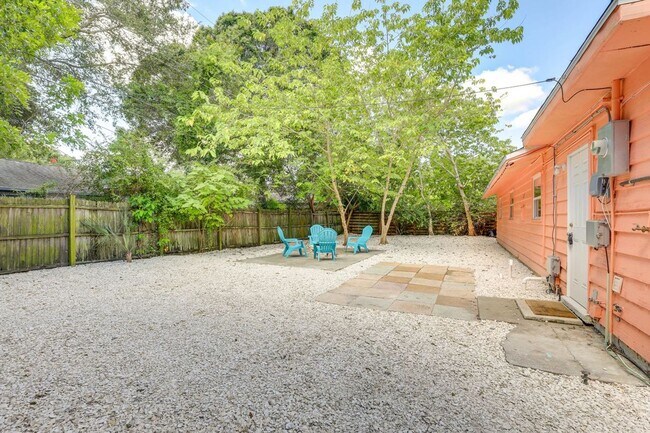 Foto del edificio - Charming 3/2 Available Now! Furnished or U...