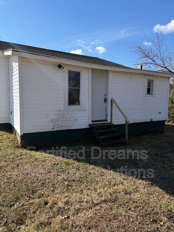 Building Photo - 2001 Row St