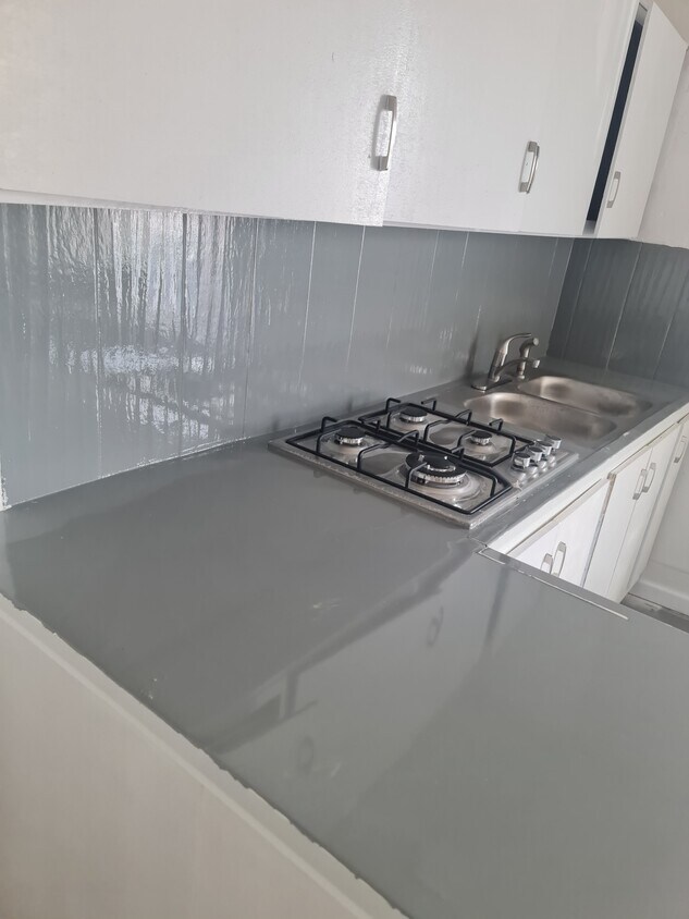 Nueva placa de cocina y encimera - 703 N Fickett St