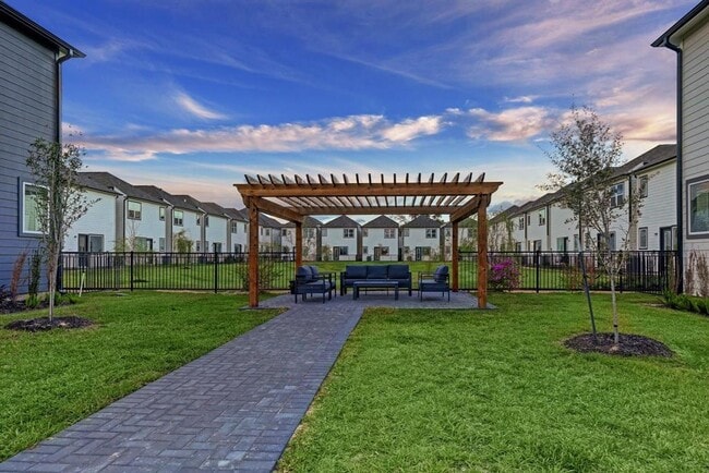 Building Photo - 5910 Haring Ln